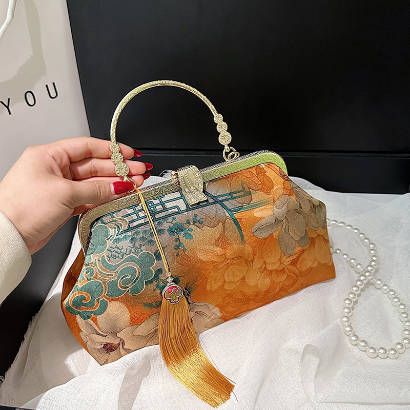 Embroidery Ideas For Bags - スタイリッシュな刺繍入りショルダーバッグ レディース ファッション メタルハンドル パース ロングチェーンストラップ付き