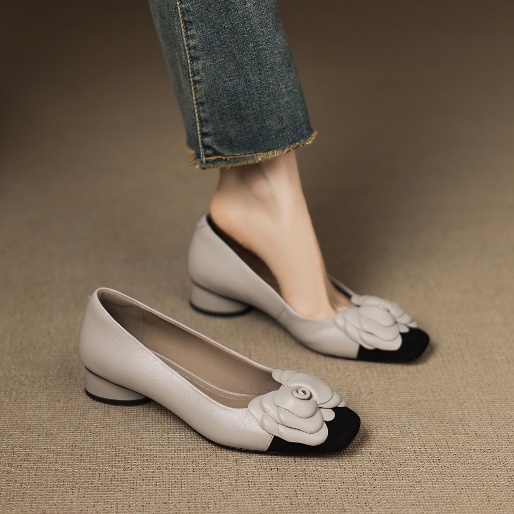 ファッションフラワーシングルシューズ秋の新作スクエアトゥ浅口 - Embroidery Flat Shoes のレビューと価格