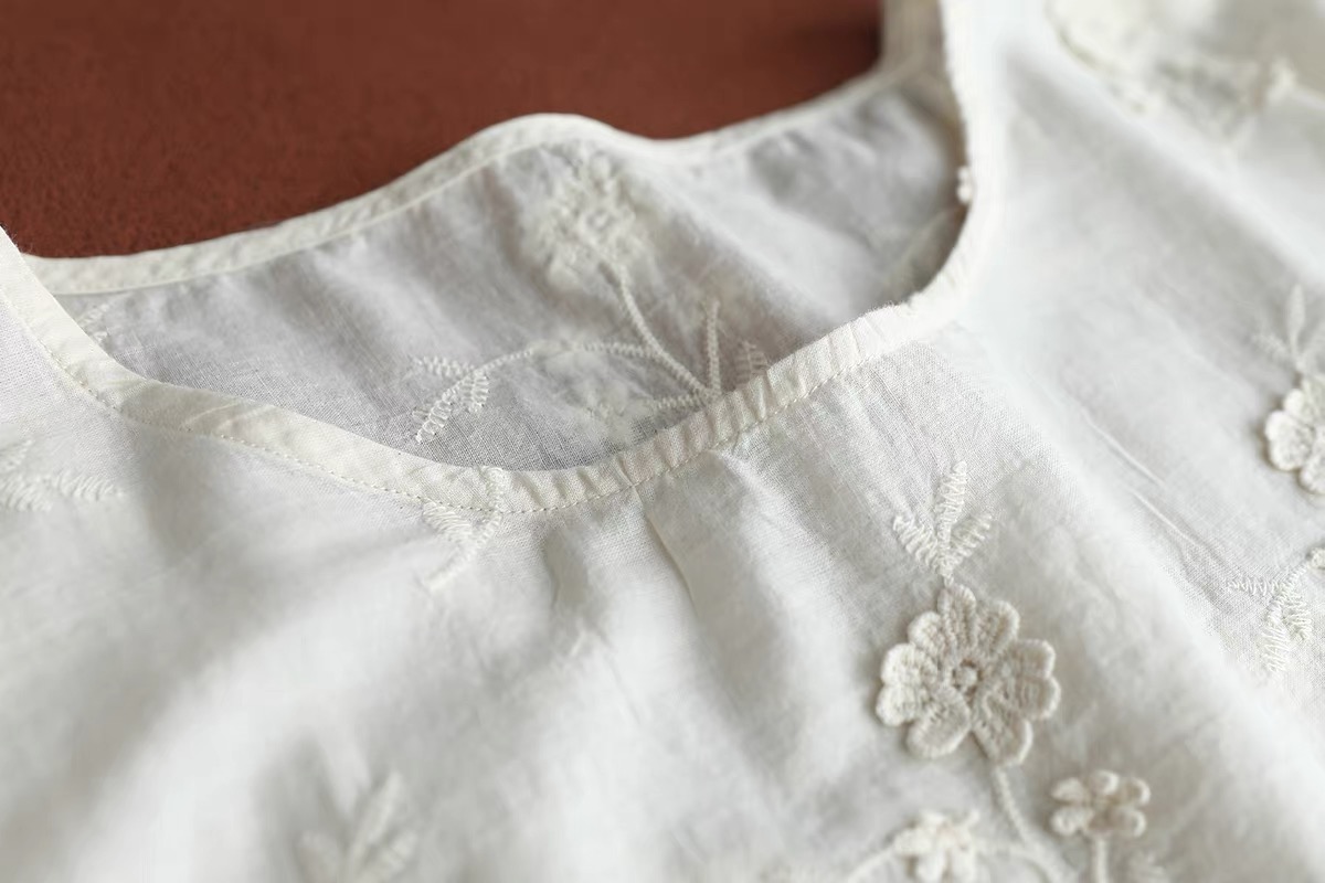 2026年女性用ヴィンテージホワイトコットンアイレットシャツ - Embroidery Eyelet のレビューと価格