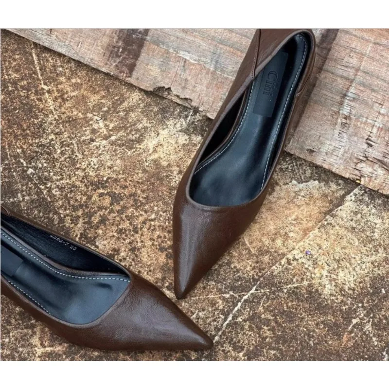 2024 女性のセクシーなハイヒールバーガンディヌードパンプ - Embroidery Flat Shoes のレビューと価格