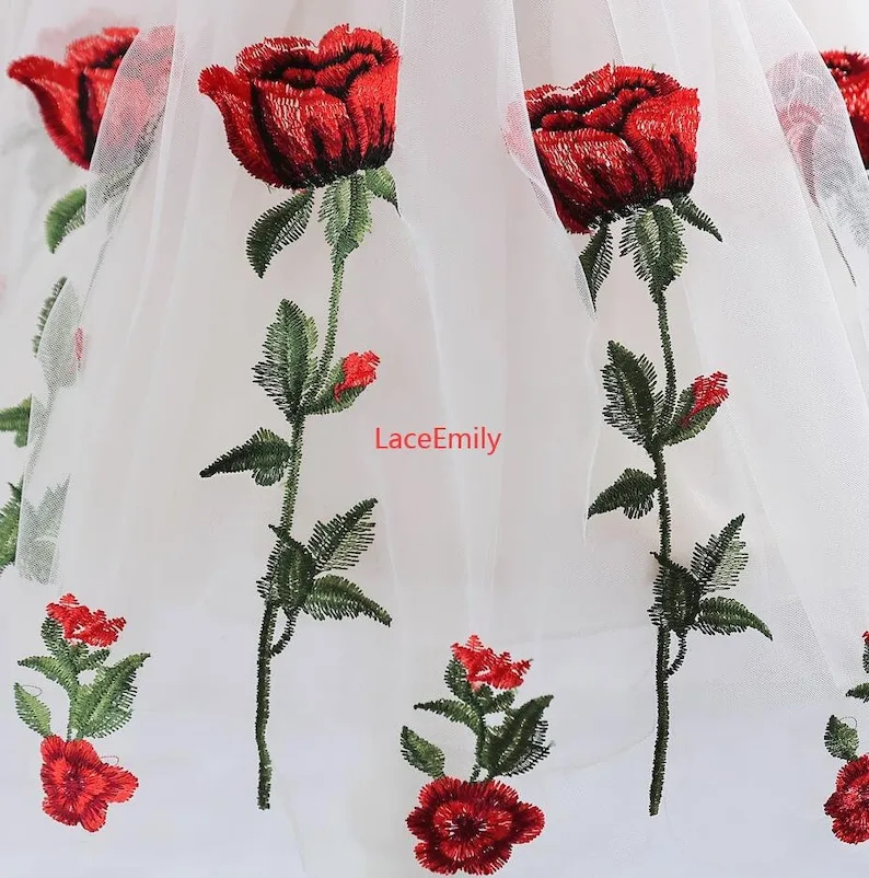 赤いバラのレース生地、花の刺繍、柔らかい黒と白のチュール生地 - Embroidery Rose のレビューと価格