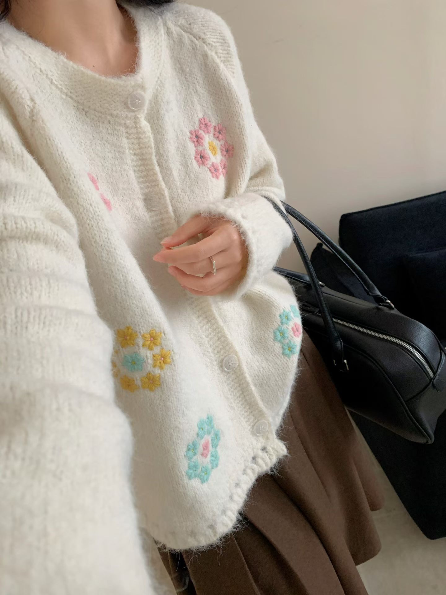 手作り韓国風卵模様刺繍ソフトで心地良いセーターカーディガン花 - Embroidery Egg のレビューと価格