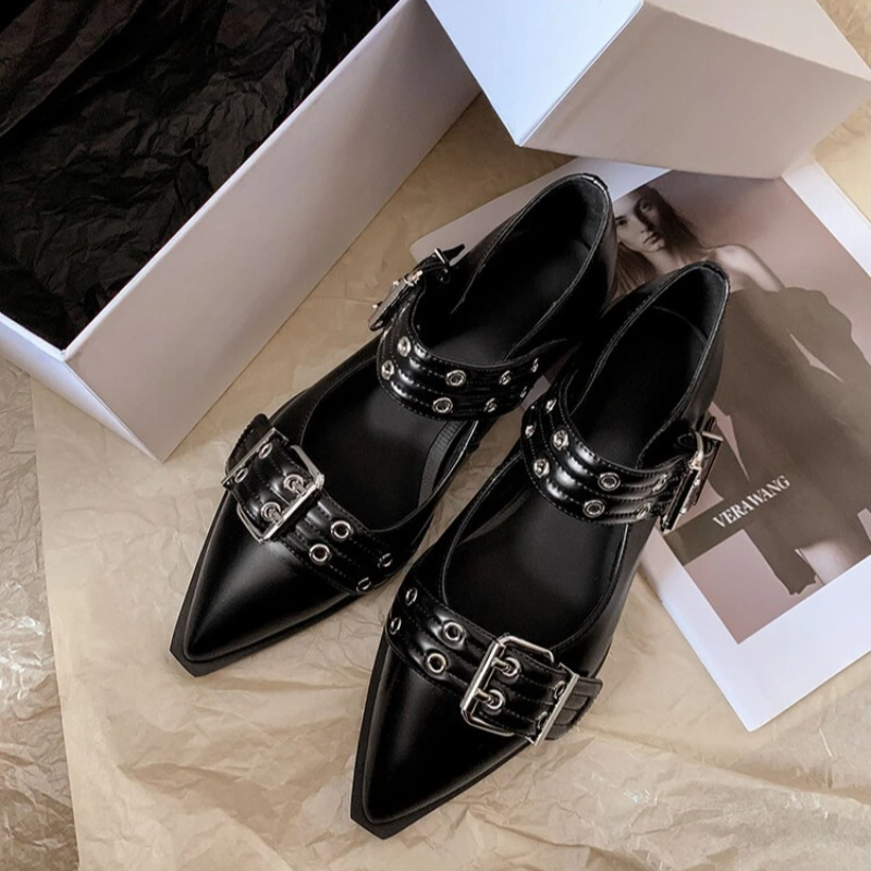 女性の靴デザイナーの高級ローヒールパンプスバックルファッショ - Embroidery Flat Shoes のレビューと価格